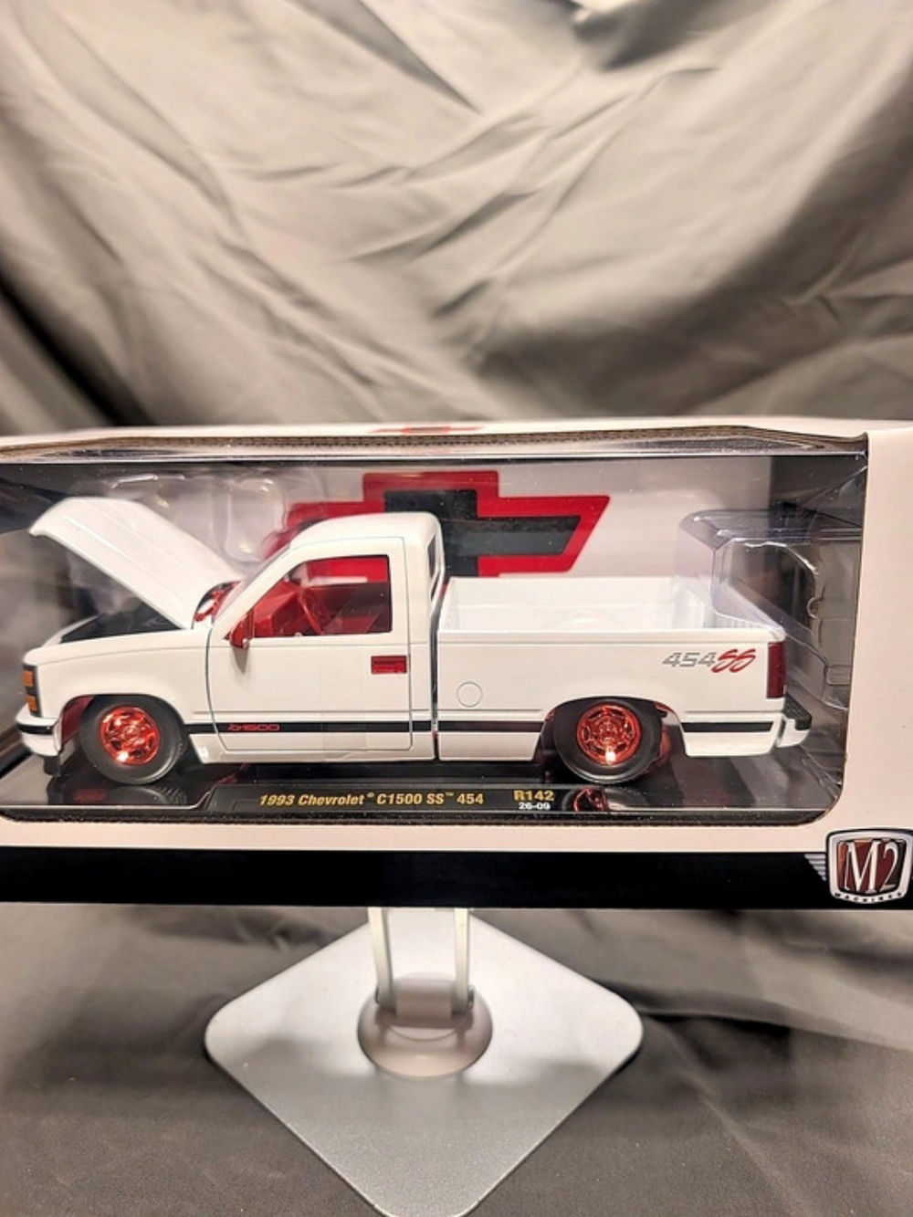 M2 Machines 1968 Chevrolet C1500 SS 454 White Die-Cast Pickup Truck Like New